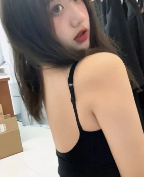 厦门大胸嫩妹小秦待你如男友