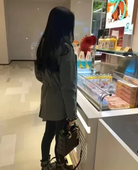 邻家性感小姐姐