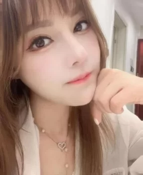 肤白清纯邻家颜值妹子