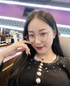 合肥市庐江县足疗店轻熟眼镜娘