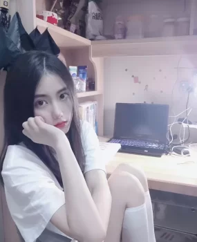 仙气飘飘白丝大二小姐姐真实本人水嫩出