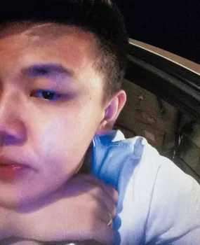 南昌零零后猛男