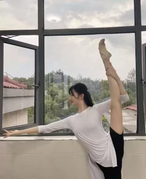 学舞蹈的学员，为了更好的生活空余时间兼职