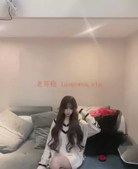 小萝莉兼职粉嫩鲍鱼多汁多嫩