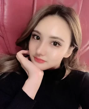 高颜值，前凸后翘的学生妹