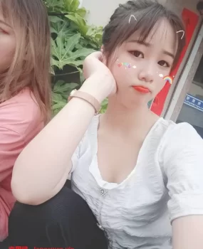 00后的高中生兼职赚外快  恋爱的感觉