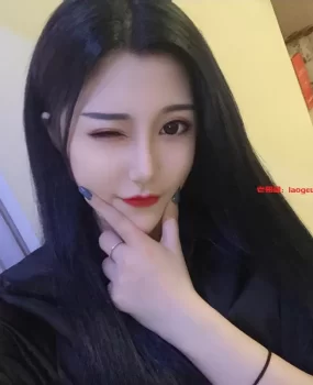 体验服务多身材高挑妹子，丝袜，真性感肤白