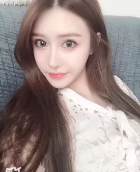 贵阳后入极品美人，白嫩大咪咪粉嫩小穴被干的淫水直流