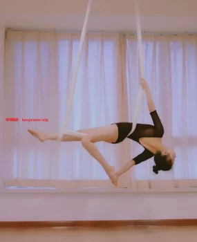 甜美瑜伽小姐姐兼职