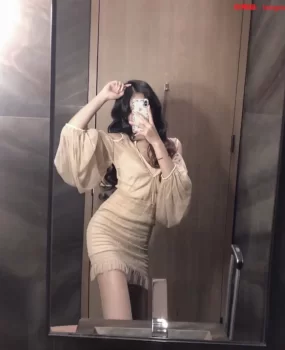 极品清纯妹，也带着偏成熟