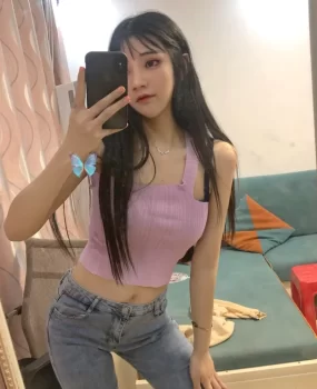 情人般的少女，什么都能满足只为了快钱?