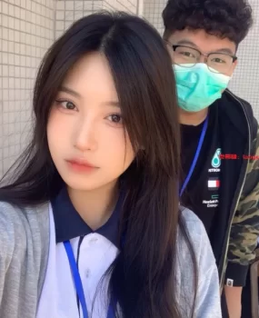 舌吻，奶子柔软白大，南宁市，学生