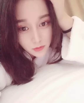 东城美女性感漂亮