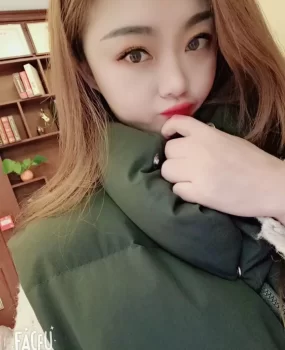 颜值不错的兼职妹子